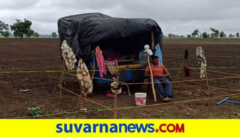 Sodier Self Quarantine in the Field in Gadag due to Coronavirus