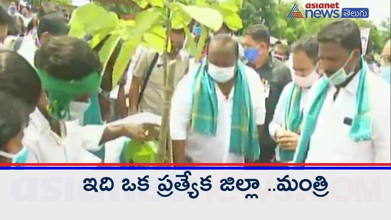 Agriculture Minister Niranjan Reddy who toured Karimnagar district