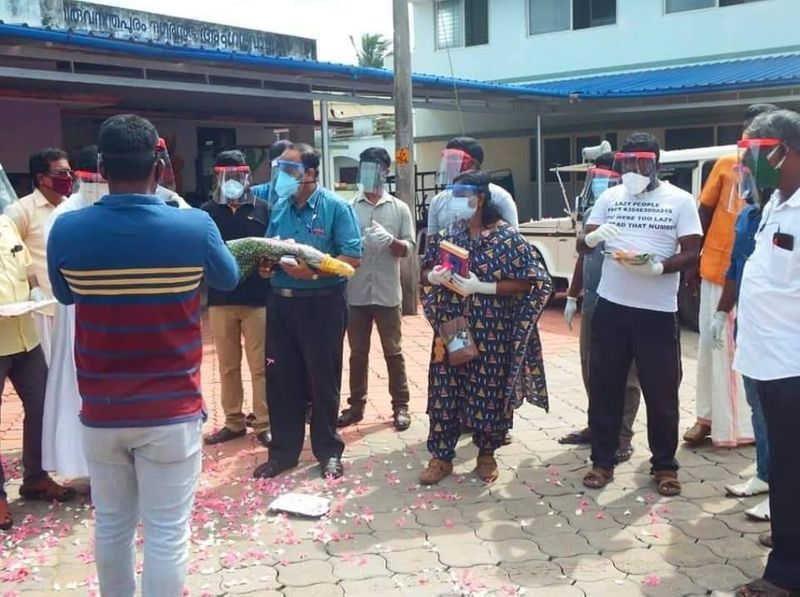 cm and health minister response after poonthura people give warm welcome to health workers