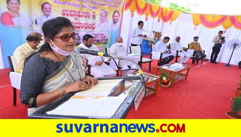 Minister Shashikala Jolle Talks Over Lockdown in Vijayapura District