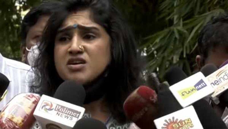 Big boss vanitha slams Producer Ravinder chandrasekar For comment about her personal matter