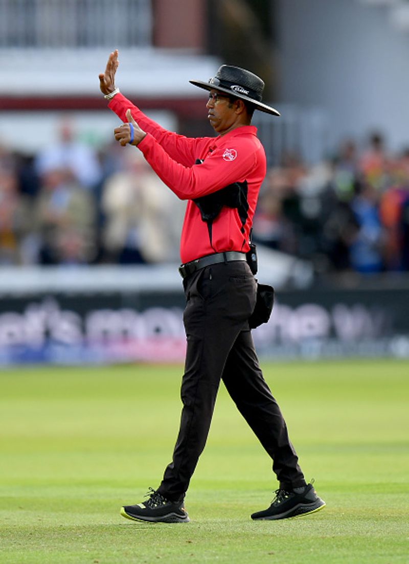 T20 world cup 2022 History repeats Kumar Dharmasena took selfie with Jos Buttler after final at MCG