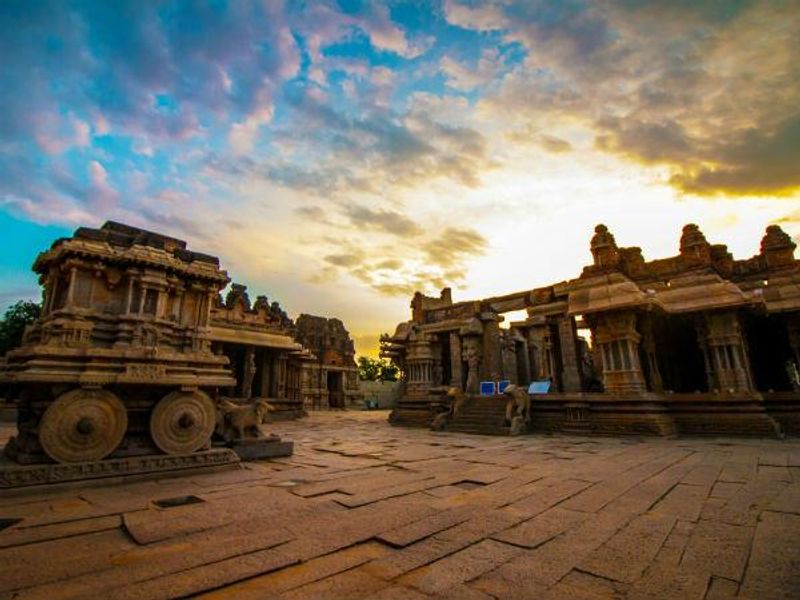 Tourists Faces Problelms in Hampi due to Commercial activity Bandh grg