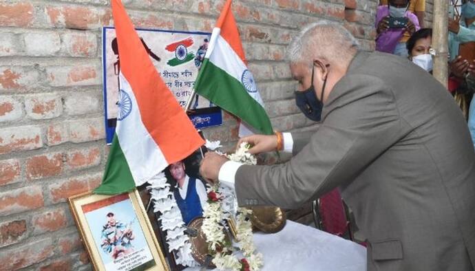 লাদাখে শহিদের বাড়িতে সস্ত্রীক রাজ্যপাল, গরহাজির জেলা প্রশাসনের শীর্ষ আধিকারিকরা