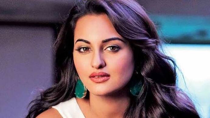 <p>The Dabangg actress Sonakshi Sinha was one of the speakers on India Today E Mind Rocks 2020. She will next be seen in Bhuj: The Pride of India, along with Ajay Devgn.</p>
