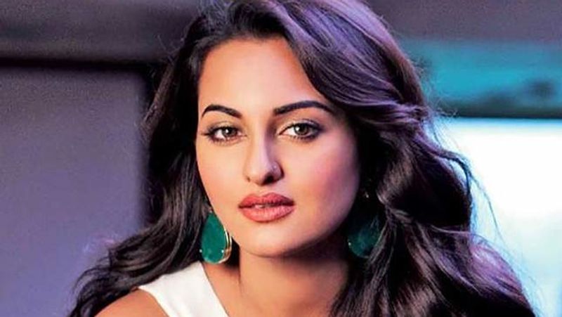 <p>The Dabangg actress Sonakshi Sinha was one of the speakers on India Today E Mind Rocks 2020. She will next be seen in Bhuj: The Pride of India, along with Ajay Devgn.</p>
<p>The Dabangg actress Sonakshi Sinha was one of the speakers on India Today E Mind Rocks 2020. She will next be seen in Bhuj: The Pride of India, along with Ajay Devgn.</p>
