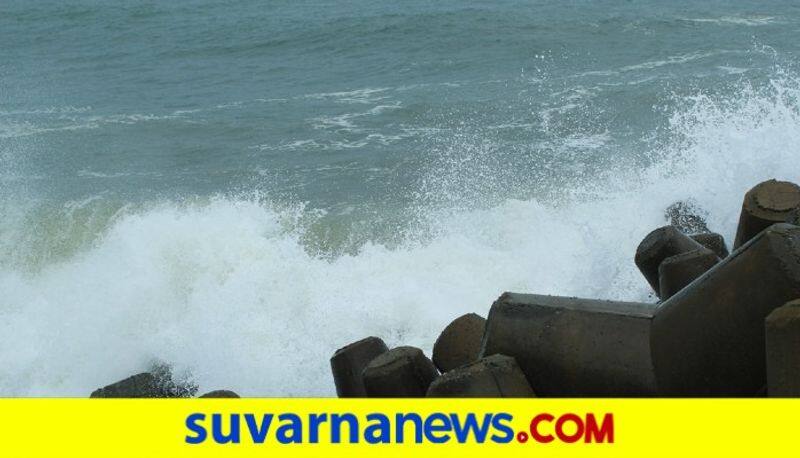 Heavy waves hit shore in maravanthe horabandaru