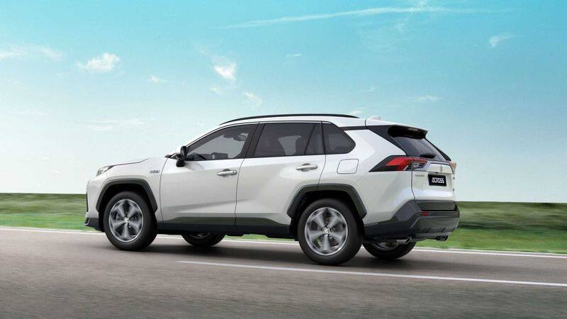 Suzuki unveiled Toyota Rev4 Hybrid car to A cross SUV car