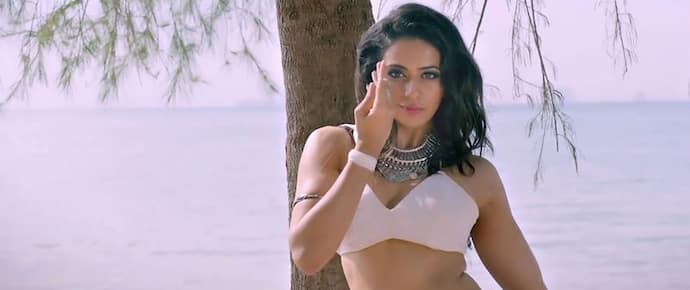 <p>వెండితెర మీద చాలా మంది అందాల భామలు వేశ్య పాత్రల్లో ఆకట్టుకున్నారు.</p>
