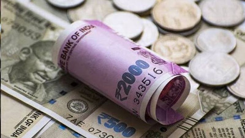 Rupee falls 43 paise to all-time low of 81.52 against US dollar