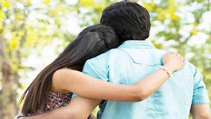 తన ప్రియురాలితో అసభ్యంగా ప్రవర్తించాడని..