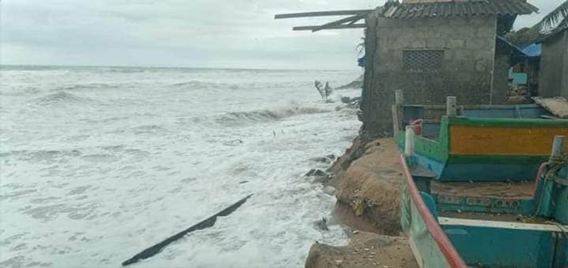 Kerala: High tidal waves expected today; warning issued rkn