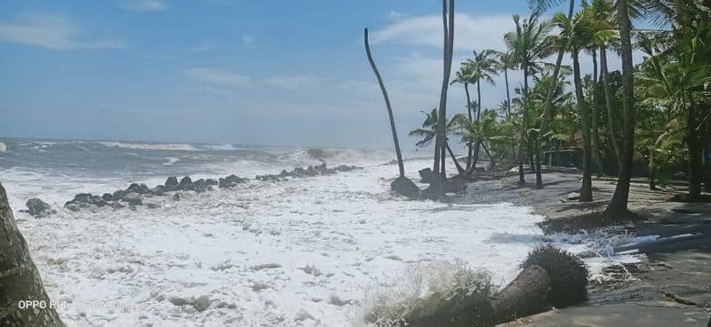 Kerala coast facing rough seas due to low pressure from South Atlantic Ocean: Report rkn