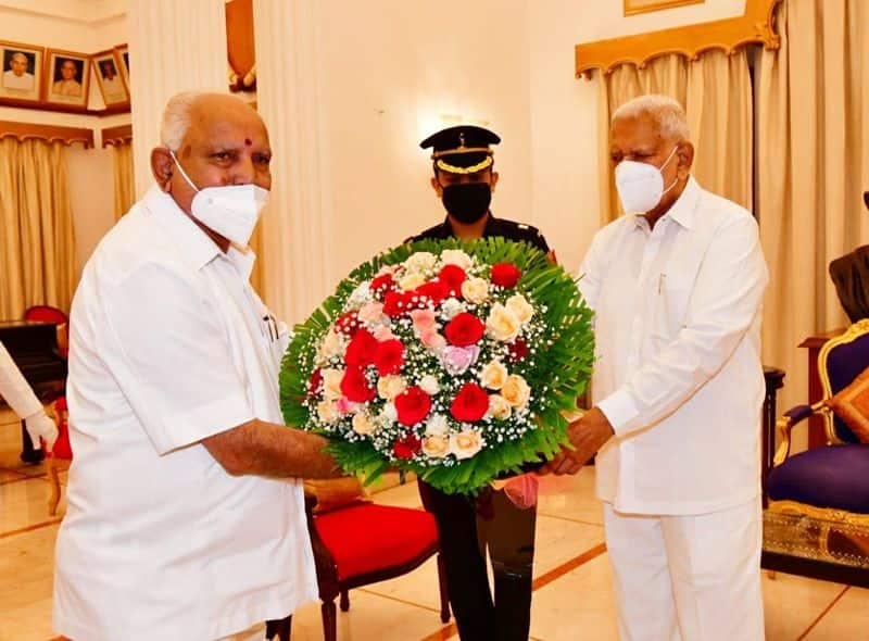 Coronavirus  Karnataka CM Yediyurappa meets Governor in a cordial visit