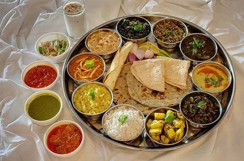 American Chef Impresses Reddit With Delicious Indian Thali Cooked From Scratch