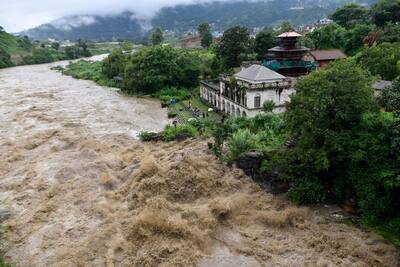 सड़कें बनी तालाब...हर तरफ नजर आ रहा पानी....132 की मौत; देखें, कुदरत के कहर की खौफनाक तस्वीरें