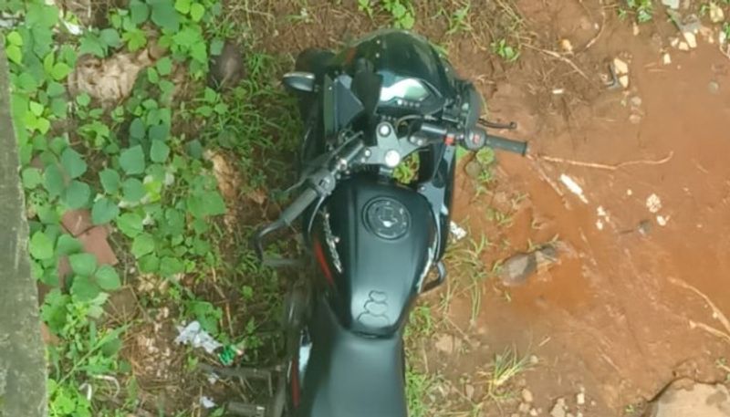 try to stole bike caught on cctv in malappuram