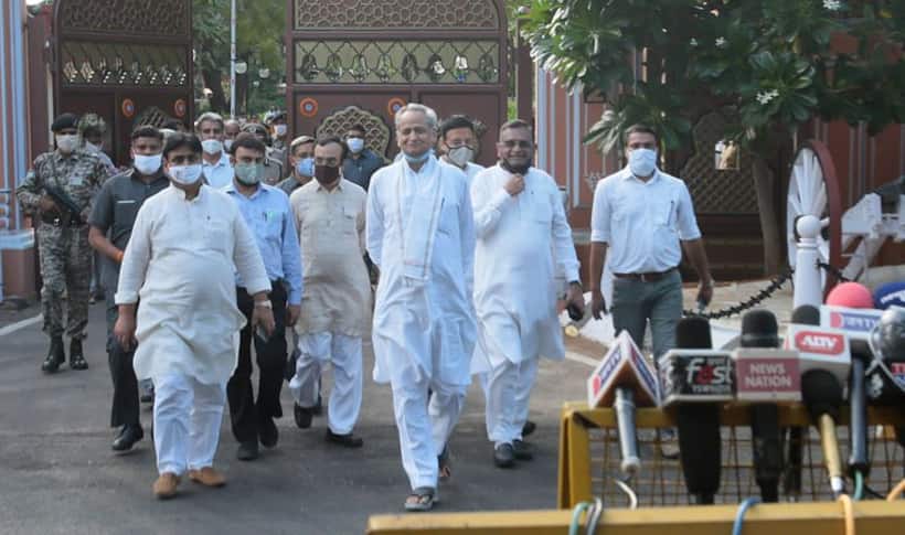 राज्यपाल के सवालों के जाल में फंसे कांग्रेस के 'जादूगर', विधानसभा सत्र बुलाने पर अड़े गहलोत