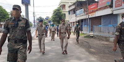 লকডাউনে শহরে 'অঘোষিত বনধ', শুনশান রাস্তায় টহল দিল পুলিশ