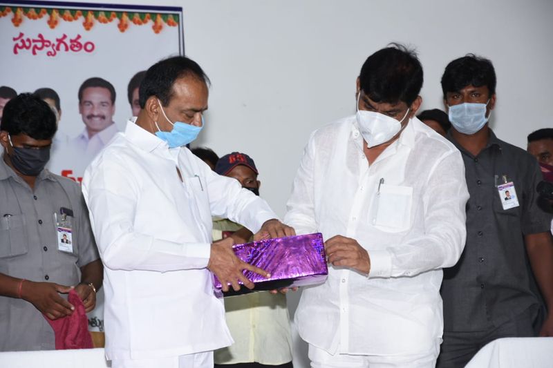 corona symptoms not identified in 81 of percent people says Telangana minister Etela Rajender