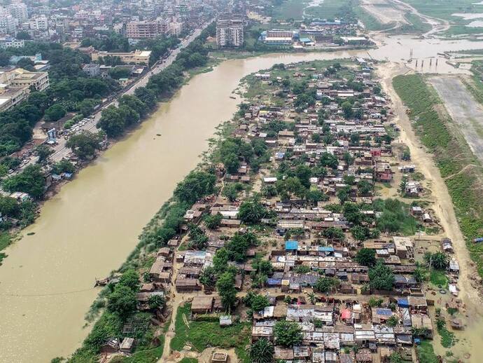 बाढ़ का कहर: असम के 30 जिलों में 56 लाख लोग प्रभावित, बिहार में 11 जिलों के 15 लाख लोग चपेट में