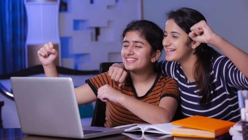 AP 10th Result 2023: పదో తరగతి ఫలితాల విడుదల.. బాలికలదే పైచేయి.. రిజల్ట్స్ ఇలా చెక్ చేసుకోండి.. 