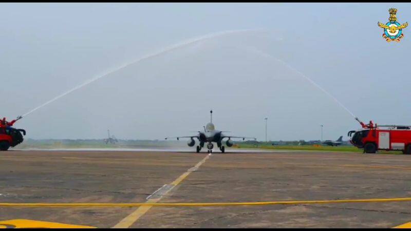 Rafale fighter jets train on Chinese border,  Ready to go on the field in no time