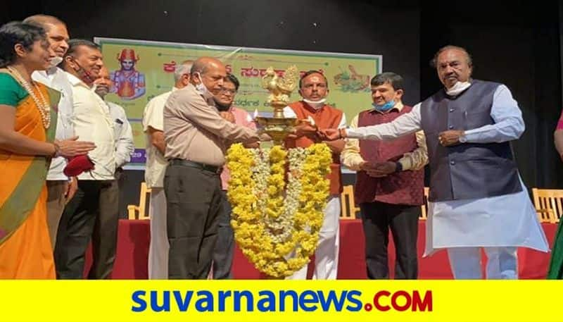 minister ks eshwarappa inaugurates to distributes free ayurvedic medicine In Shivamogga