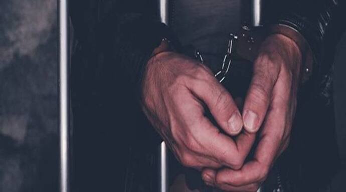 <p>A 42-year-old was arrested in Mumbai on Wednesday (July 29) for selling low-quality face masks as N95 ones.<br />
&nbsp;</p>
