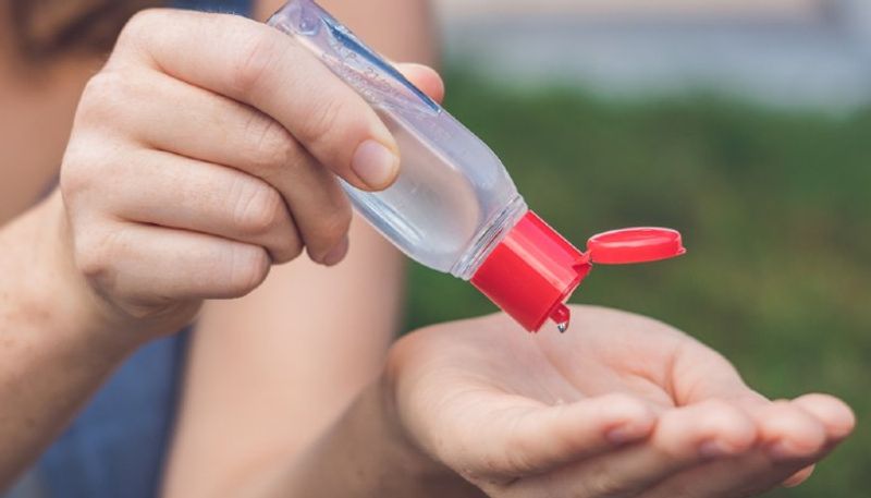 experts instructs to limit the use of hand sanitizer