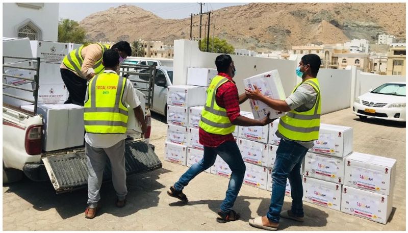 oman social forum distributes eid kits for keralites in distress