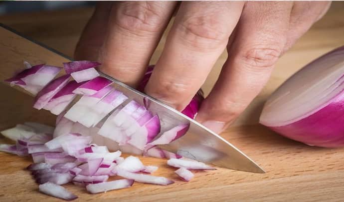 <p style="margin-bottom:11px">Onions, as important as they are for our Indian Cuisine, are as difficult to deal with when chopping vegetables for cooking. The assault on tear ducts can be truly unbearable when you are crying your eyes out.<br />
&nbsp;</p>
