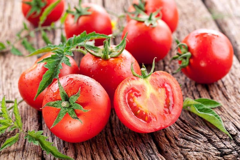 Including tomatoes to your meal can help you lose weight