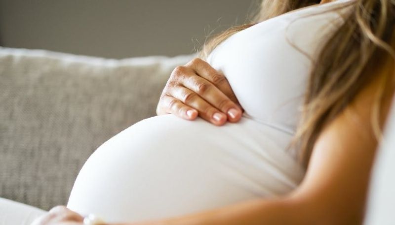 study says that pregnant woman have weaker immune response to first dose covid vaccine