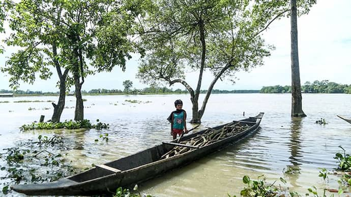 অতিমারির সঙ্গে পাল্লা দিয়ে চলছে অতিবৃষ্টি, একই বছরে তৃতীয়বারের জন্য বানভাসী এই রাজ্য