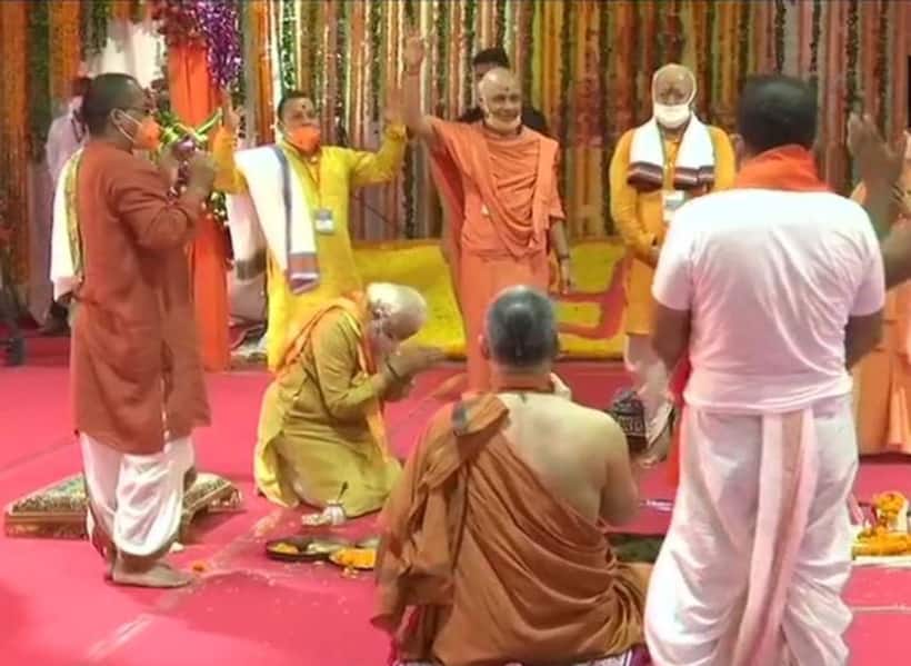 अयोध्या में श्रीराम मंदिर की  पीएम मोदी ने रखी आधारशिला, 'जय श्री राम'  के  उदघोषों से गूंज रही है रामनगरी