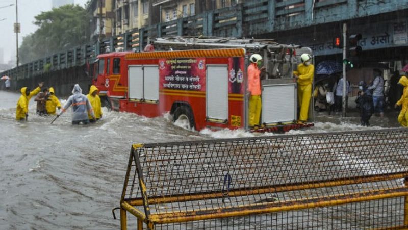 Mumbai Gujarat  Karnataka and Kerala Receive Very Heavy Rainfall landslide Flooding Situation Reports