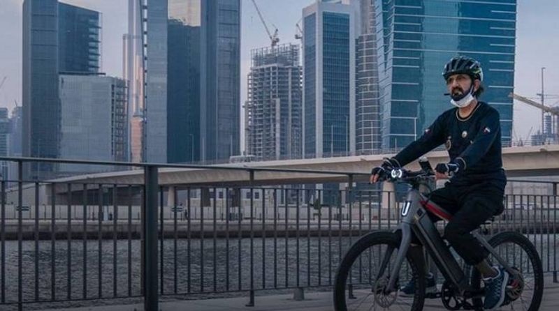 Sheikh Mohammed cycles around Dubai and prays by the roadside