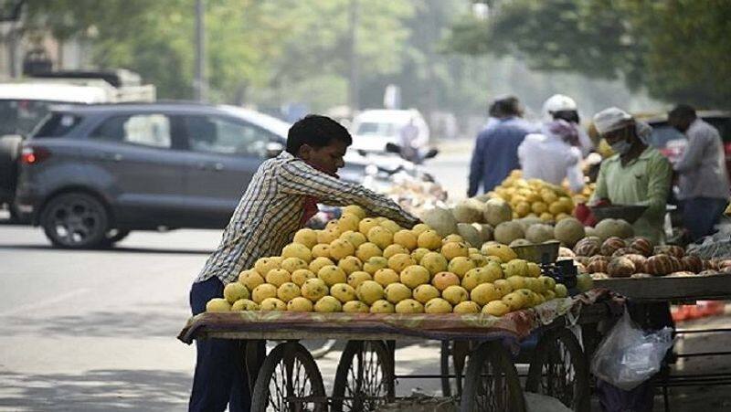 Street Side Merchants Fear of Losing Compensation Due to Loan in Hubballi grg