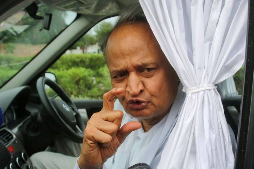 सियासी संकट के उबरने के बाद अब कोरोना के मोर्चे पर डटेगी गहलोत सरकार, 61 हजार पार हुए कोरोना संक्रमित
