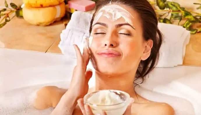 <p>Curd is an excellent source of calcium, protein, and various essential vitamins. It is packed with the goodness of vitamin D which can provide your skin with a whole lot of benefits.</p>
