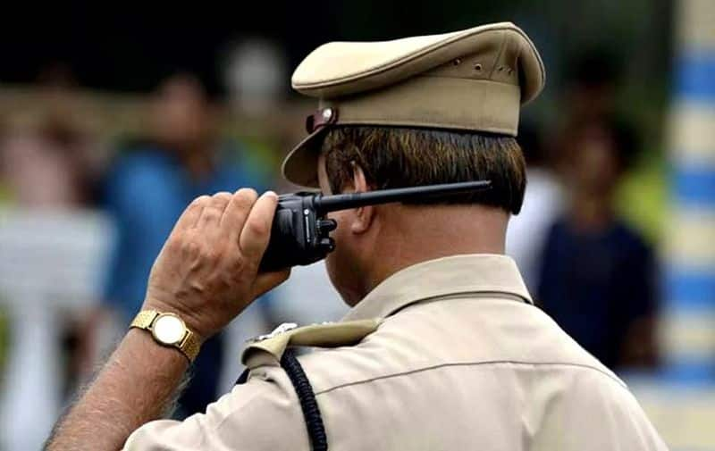 Karnataka policeman elopes with neighbour's wife for second time-ycb