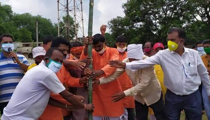 করোনা আবহেই গণেশ পুজোর প্রস্তুতি, জন্মাষ্টমীতে খুঁটিপুজো করলেন উদ্যোক্তারা