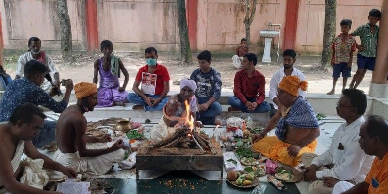 Villagers perform Maha Mrityunjaya Yagna for speedy recovery of Pranab Mukherjee-dbr