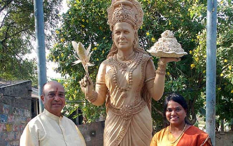 Beautiful Tamils in Pakistan ... Devotion to build Mariamman Temple