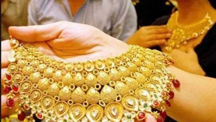 Gold And Silver Price Today: रिकॉर्ड लेवल से 8800 रुपए सस्‍ता हुआ हुआ सोना, जानिए आज के फ्रेश प्राइस