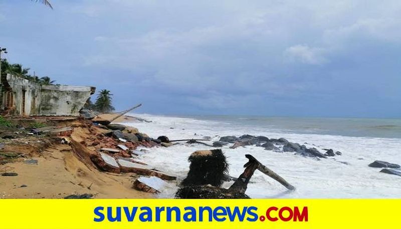 3202 Meter Sea Erosion in Coastal Area Due to Heavy Rain