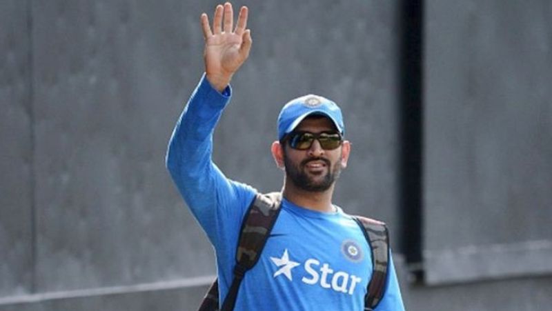 Watch MS Dhoni retires by posting memorable pictures, Amitabh Bachchan hit song apc