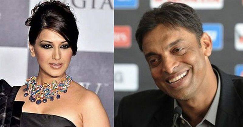 Pakistan Cricketer shoaib akhtar once wanted to kidnap sonali bendre