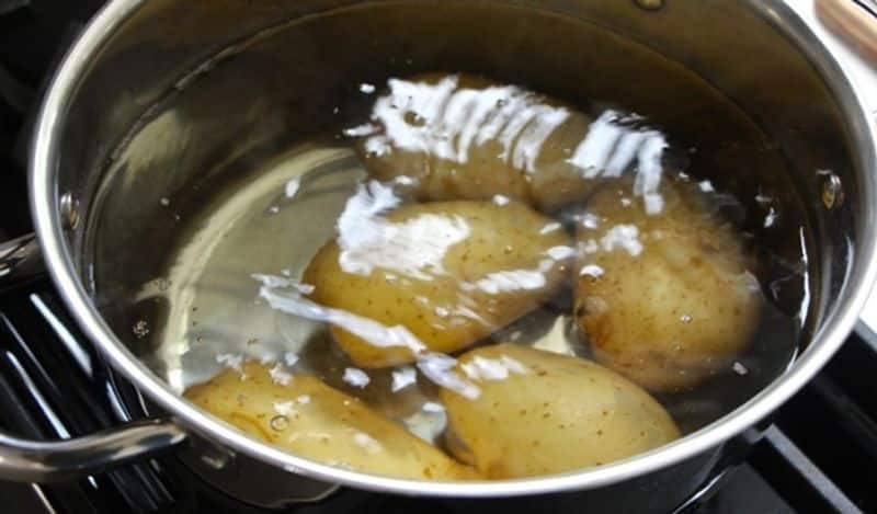 Tips to Prevent the Cooker from Turning Black While Boiling Potatoes in tamil mks